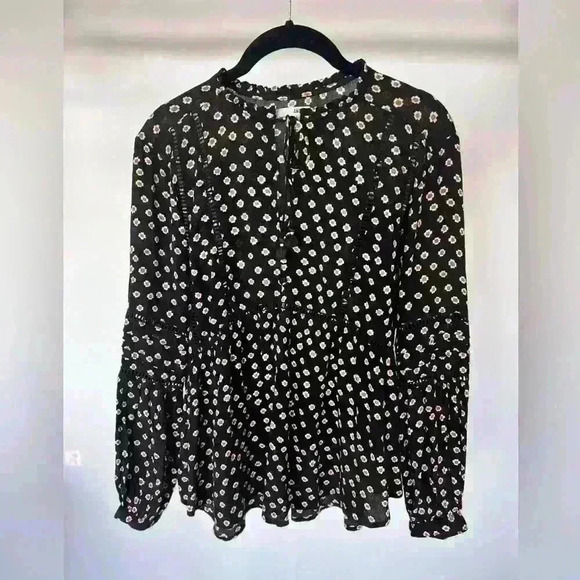 Amuse Society Chateau Woven Top in Black - Picture 2 of 5
